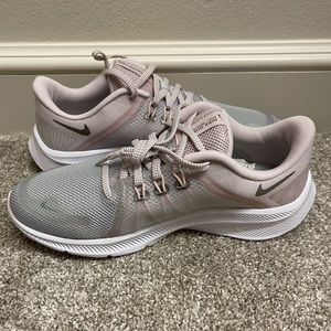 Nike Women's Quest 4 Running Shoe Size 7 Blush Pale Pink/Gray